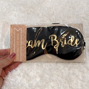 SINGLE black TEAM BRIDE sleeping mask.